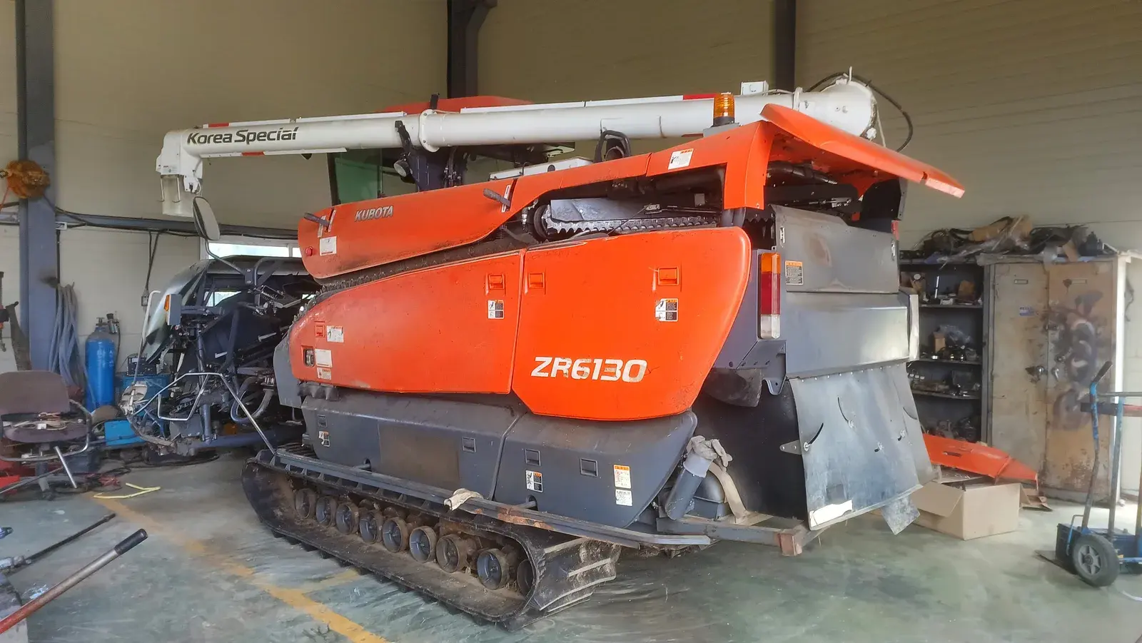 ZR6130 combine harvester
